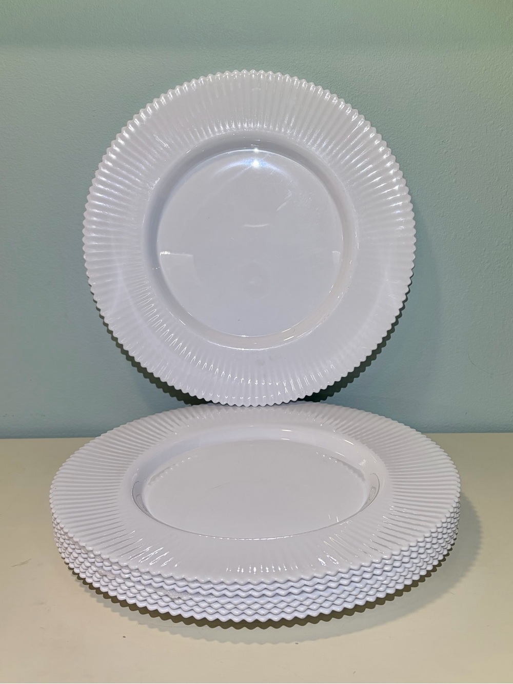 NWT Set of 8 White Plastic Scalloped Edge Charger Plates - 13” Diameter
